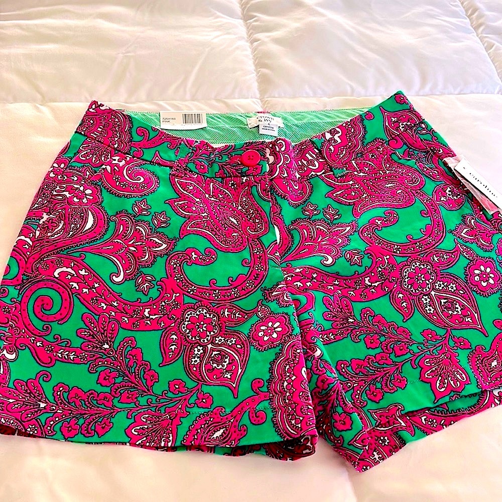 NWT Super cute Crown & Ivy shorts